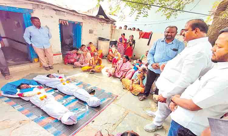 చెరువు మింగిన ప్రాణాలు