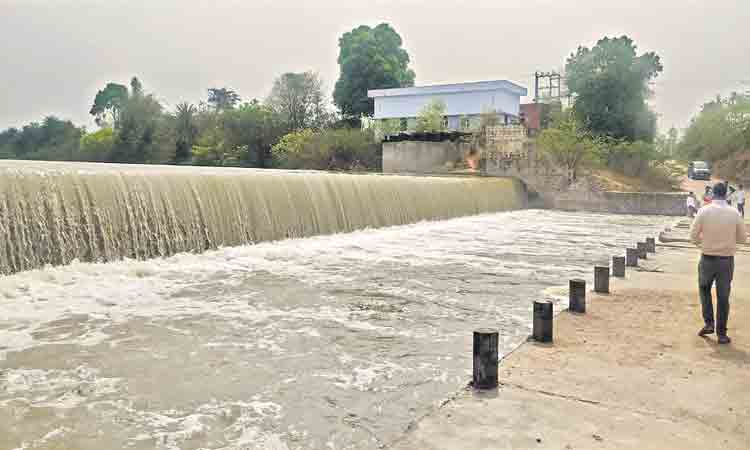 మండుటెండల్లో గోదావరి పరవళ్లు