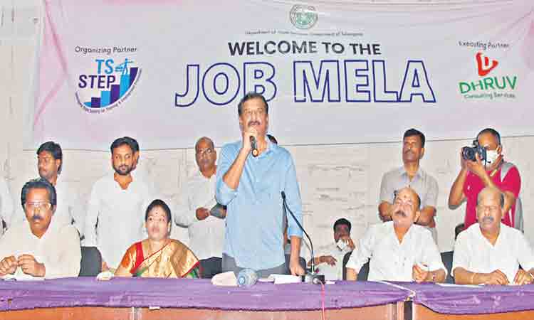 మెగా జాబ్‌మేళాకు అనూహ్య స్పందన