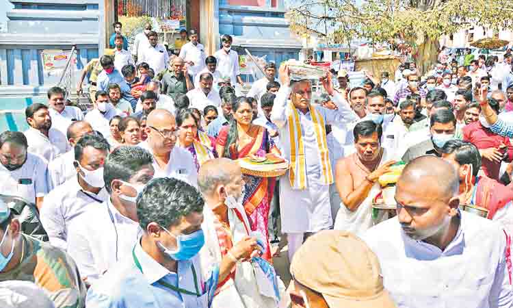 ఏడుపాయల అభివృద్ధికి రూ. 100కోట్లు