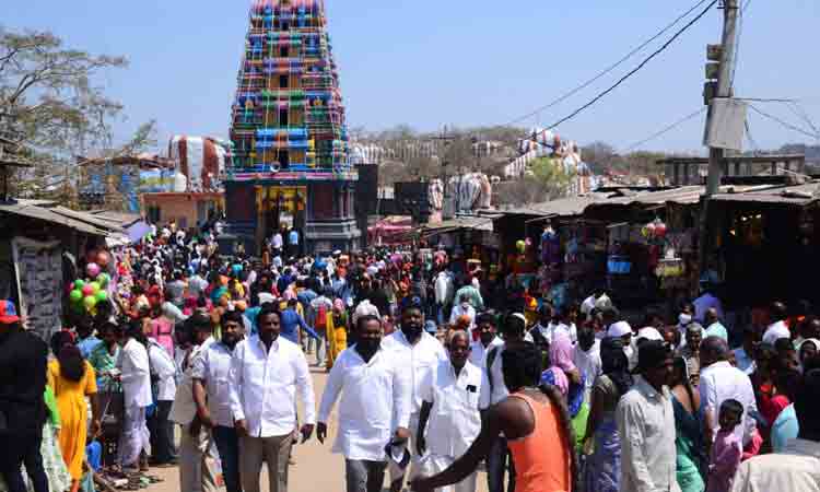 ఏడుపాయల జాతరకు పోటెత్తిన భక్తజనం