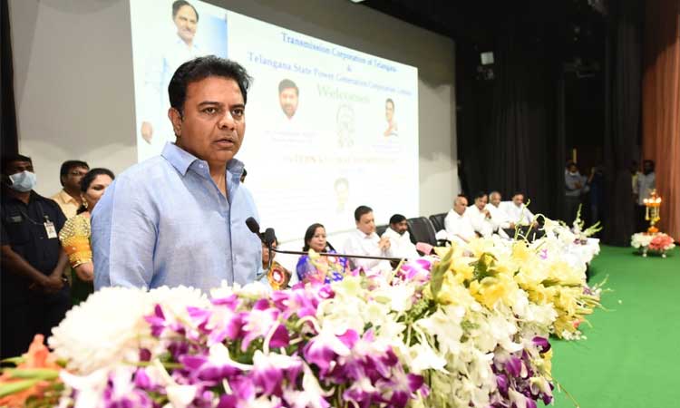 మహిళలకు స‌మాన‌ హక్కులు కల్పించడంలో విద్యుత్ రంగం భేష్ : మంత్రి కేటీఆర్