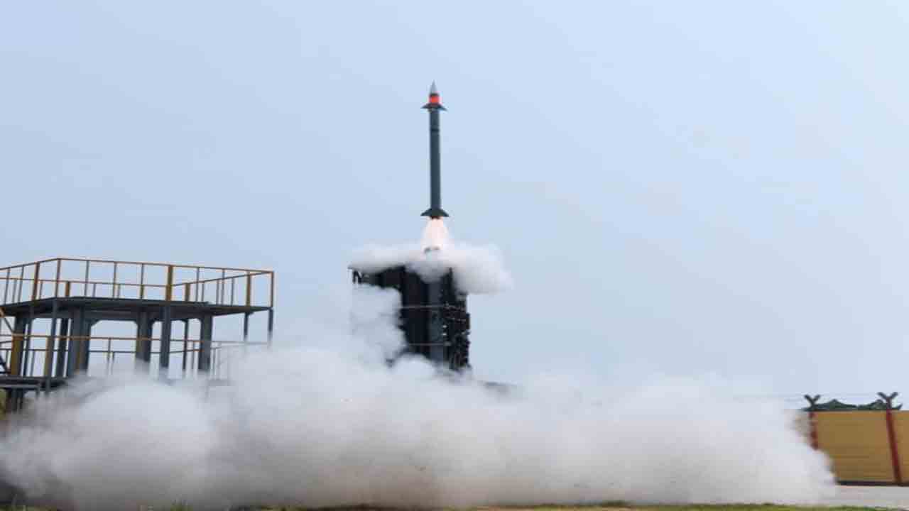 మీడియం రేంజ్ క్షిపణిని పరీక్షించిన భారత్‌… లక్ష్యాన్ని నేరుగా ధ్వంసం