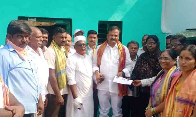 సామాన్యుల చెంతకు సంక్షేమ పథకాలు : ఎమ్మెల్యే ఆల వెంకటేశ్వర్ రెడ్డి