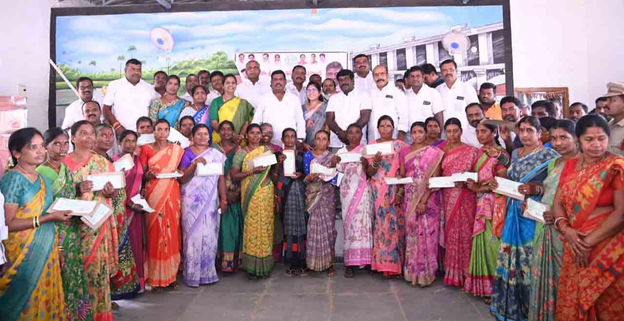 పేదింటి ఆడబిడ్డల పెండ్లింట కల్యాణ కాంతులు : ఎమ్మెల్యే మహిపాల్‌రెడ్డి