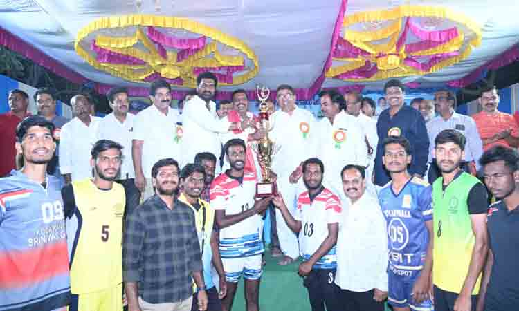 యువతను క్రీడల వైపు ప్రోత్సహించాలి : ఎమ్మెల్యే మహిపాల్‌ రెడ్డి