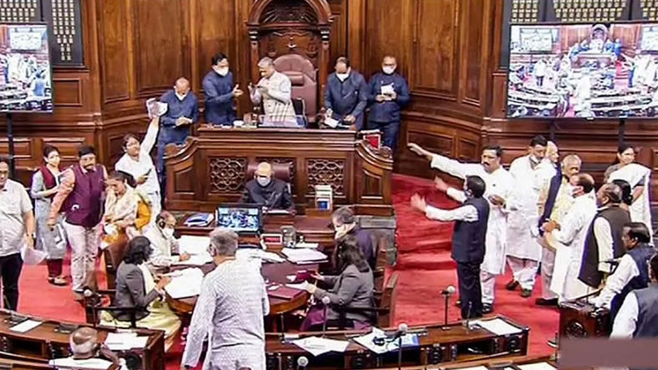 పెరిగిన ధ‌ర‌ల‌ను నిర‌సిస్తూ ఉభ‌య స‌భ‌ల్లోనూ విప‌క్ష నేత‌ల ఆందోళ‌న‌లు