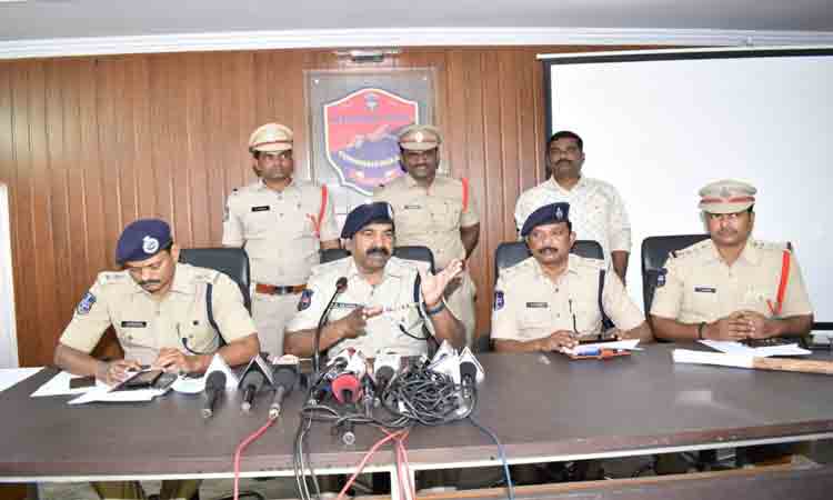 హత్యకు దారి తీసిన రోడ్డు వివాదం