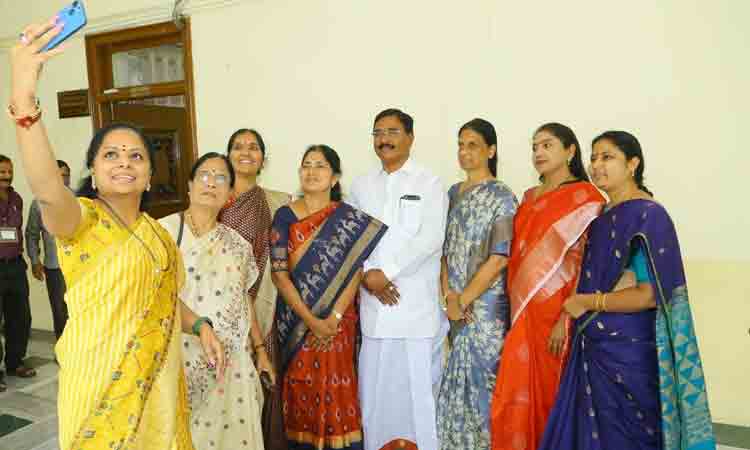 వారిని గౌరవించని సమాజం అభివృద్ధి చెందదు : మంత్రి నిరంజన్‌రెడ్డి