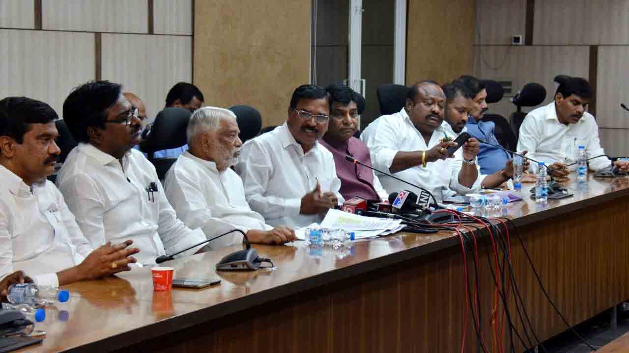 కేంద్రం తీరు దురదృష్టకరం.. పీయూష్ గోయల్ వైఖరి అహంకారపూరితం : మంత్రి నిరంజ‌న్ రెడ్డి