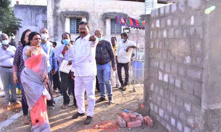 వ‌న‌ప‌ర్తిలో సీఎం కేసీఆర్ ప‌ర్య‌ట‌న నేప‌థ్యంలో ఏర్పాట్ల‌ను ప‌రిశీలించిన మంత్రి నిరంజ‌న్ రెడ్డి