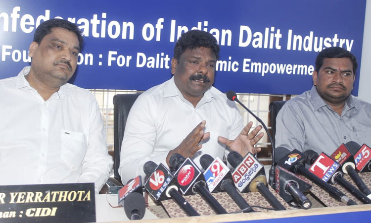 ఎస్సీ, ఎస్టీ కాంట్రాక్టర్లకు ప్రభుత్వ పనుల్లో రిజర్వేషన్‌ ఘనత కేసీఆర్‌దే