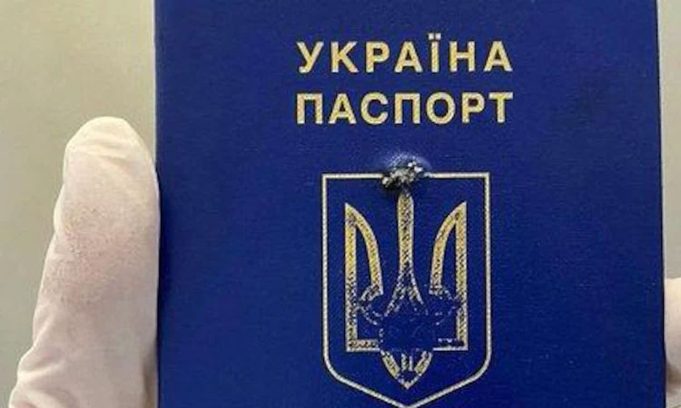 Ukraine | ఒక్క పాస్‌పోర్ట్‌.. 16 ఏళ్ల బాలుడి ప్రాణాలు కాపాడింది..
