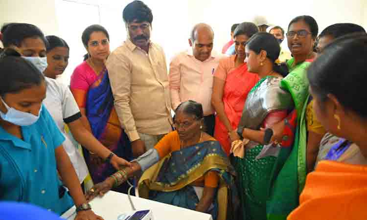 ఉచిత మహిళల వైద్య శిబిరాన్ని సద్వినియోగం చేసుకోండి : ఎమ్మెల్యే పెద్ది