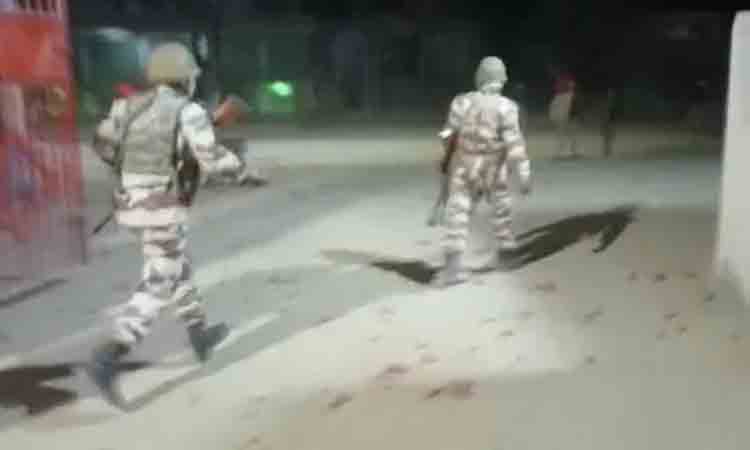 యూపీలోని సిరతు కౌంటింగ్‌ కేంద్రం వద్ద గందరగోళం… గాల్లోకి పోలీసులు కాల్పులు