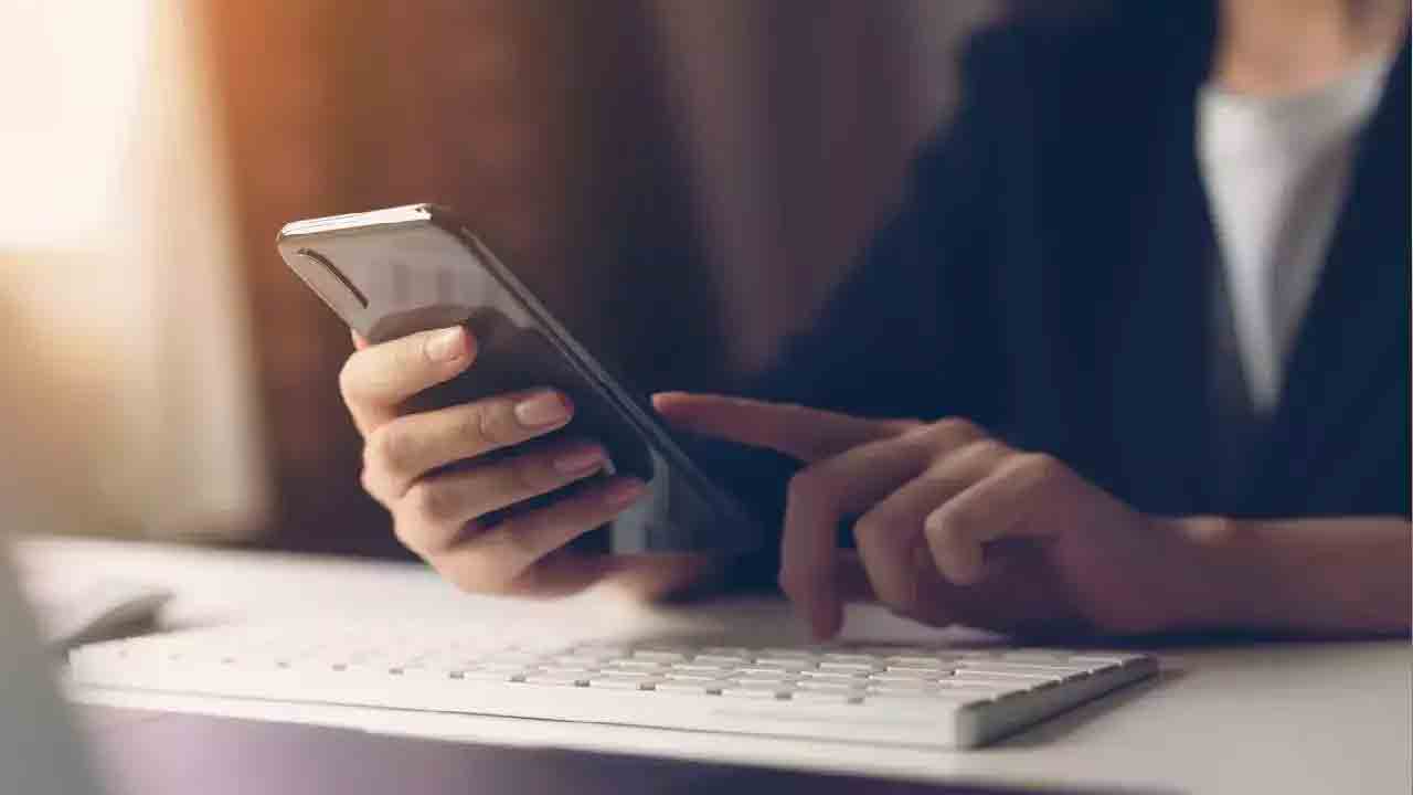 యువ‌తిపై క‌న్నేసిన వివాహితుడు : నిరాక‌రించింద‌నే కోపంతో సోష‌ల్ మీడియా వేదిక‌గా ఏం చేశాడంటే!