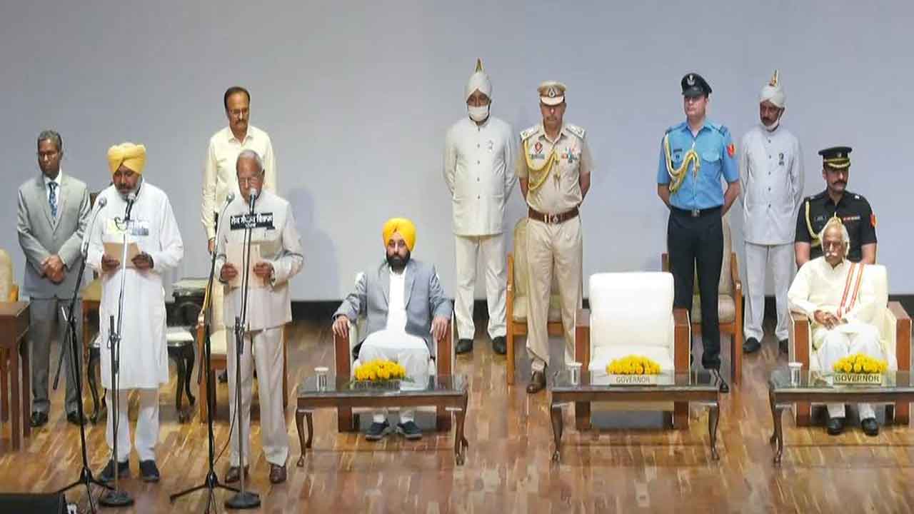 మంత్రులుగా 10 మంది ఆప్ ఎమ్మెల్యేల ప్ర‌మాణం