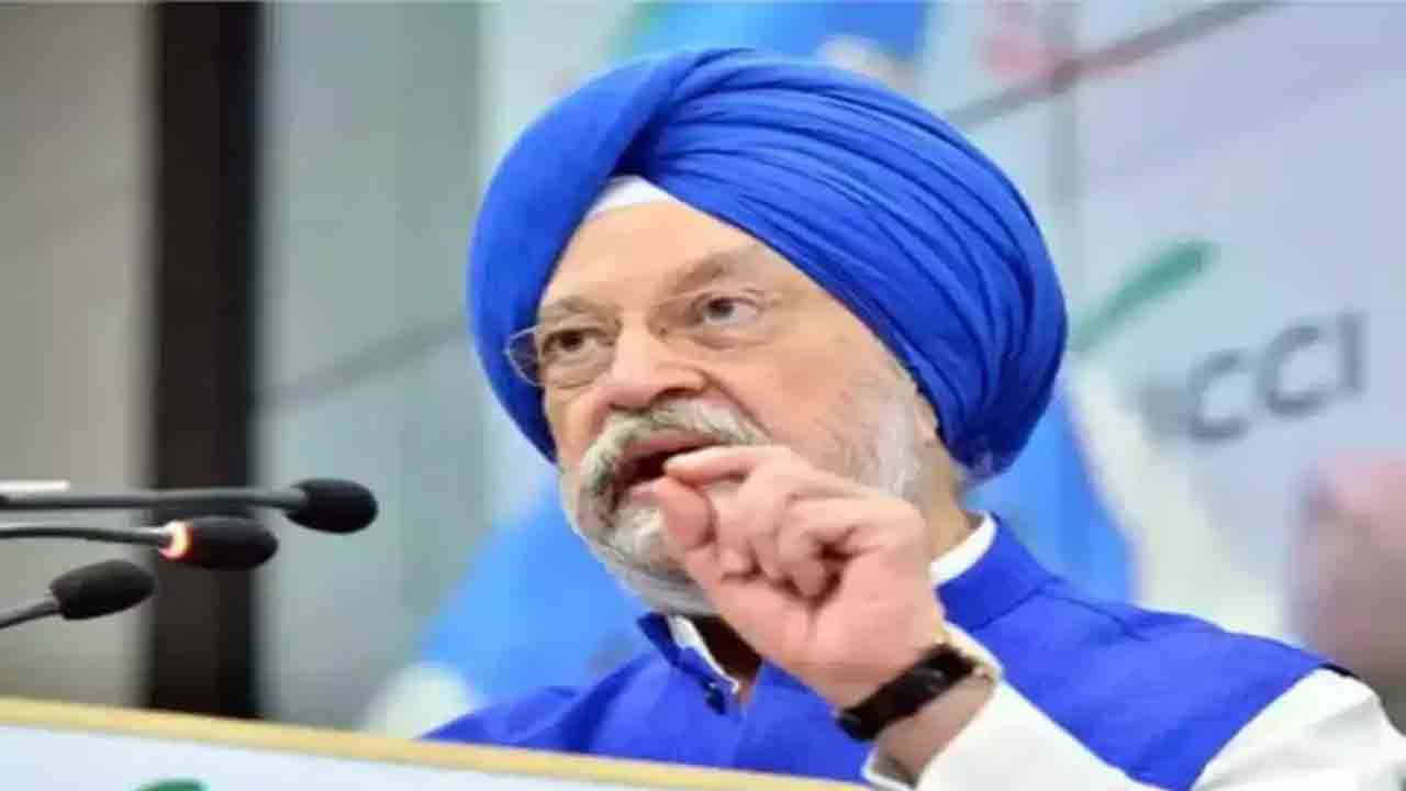 పెట్రో షాక్‌ల‌తో జ‌నం విల‌విల : ఇంధ‌న ధ‌ర‌ల పెంపుపై కేంద్ర మంత్రి కీల‌క వ్యాఖ్య‌లు!