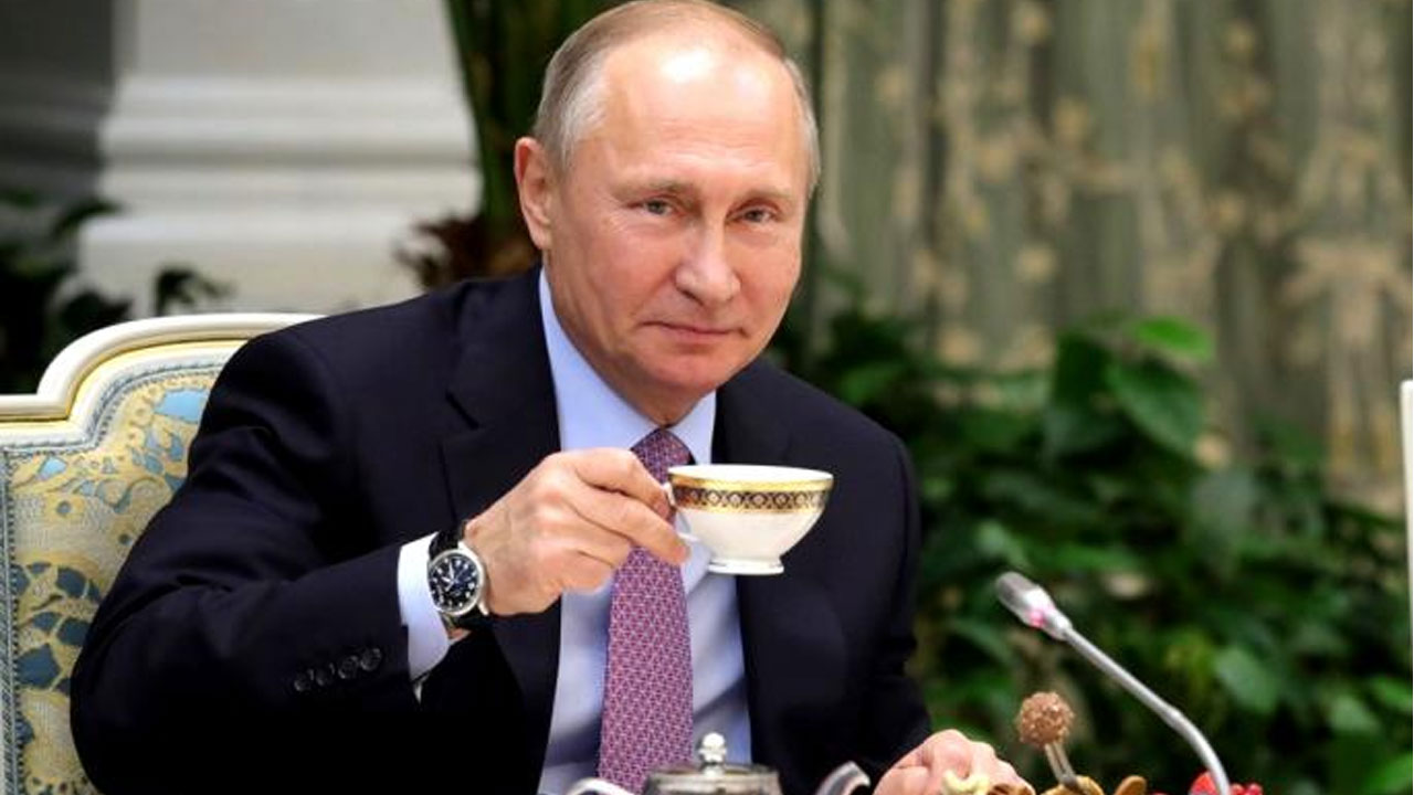 తిండిలో విషం క‌లిపి చంపేస్తారేమో అన్న అనుమానంతో 1000 మంది సిబ్బందిని మార్చేసిన పుతిన్‌