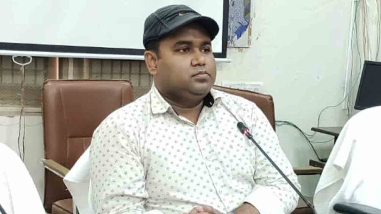 దళిత బంధు లబ్ధిదారులు ఆర్థికంగా ఎదగాలి : కలెక్టర్ రాహుల్ రాజ్