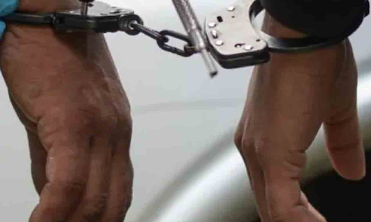 గ‌న్ గురిపెట్టి రూ.కోటి దొంగ‌లించారు.. గుడిలో రూ.ల‌క్ష దానం చేస్తూ అడ్డంగా దొరికిపోయారు