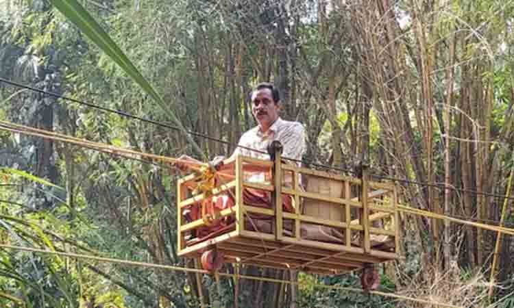 న‌ది దాటేందుకు భ‌లే ఐడియా వేశాడు.. రైతు ఆలోచ‌న‌కు స‌లామ్ కొడుతున్న స్థానికులు