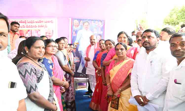 రాఖీ కట్టి.. జైకొట్టి..