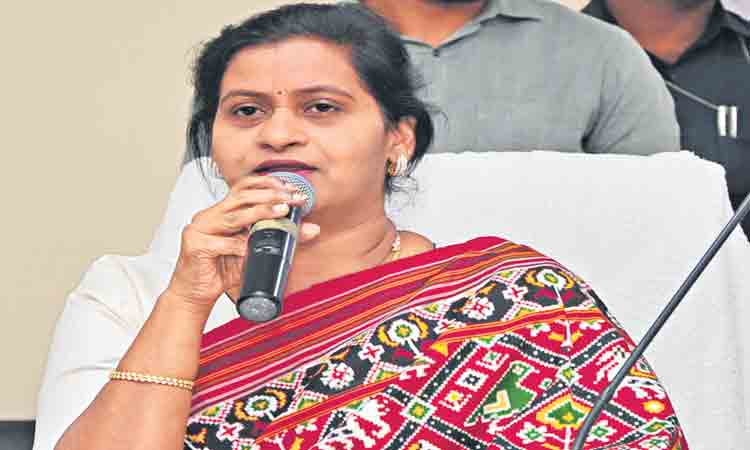 కేంద్రం పై పోరు కు కలిసి రావాలి