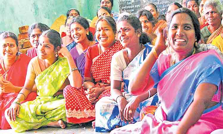 రుణాలిస్తూ..ప్రోత్సహిస్తూ..