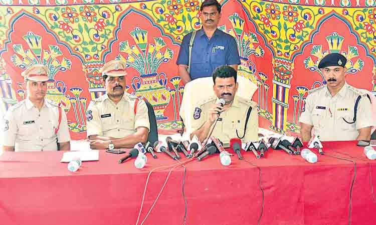 కోరిక తీర్చ‌లేద‌ని బాలిక‌ను చంపిన ప్రియుడు.. అప‌స్మార‌క స్థితిలో ఉండ‌గానే అత్యాచారం