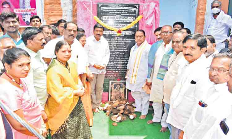 దేవాలయాల అభివృద్ధికి కృషి