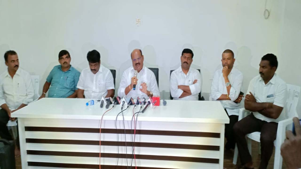 ధాన్యం కొనుగోళ్లలో కేంద్రం కొర్రీలు : ఆర్టీసీ చైర్మన్‌ బాజిరెడ్డి