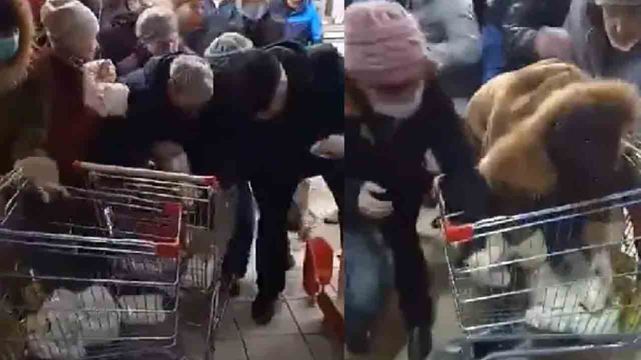 చెక్క‌ర కోసం కొట్లాట‌.. సూప‌ర్‌మార్కెట్‌లో ఎగ‌బ‌డ్డ‌ ర‌ష్య‌న్లు : వైర‌ల్ వీడియో