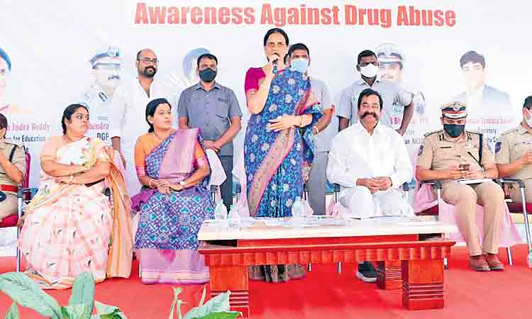 తెలంగాణ విద్యార్థి.. ప్రపంచంతో పోటీ పడాలి