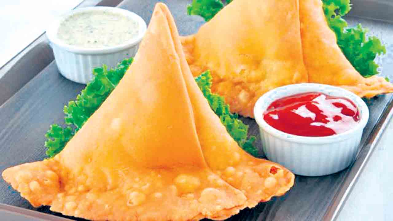 అమ్మో !  ఒక్క స‌మోసా 900 రూపాయ‌లా? ఎక్క‌డో తెలుసా!!