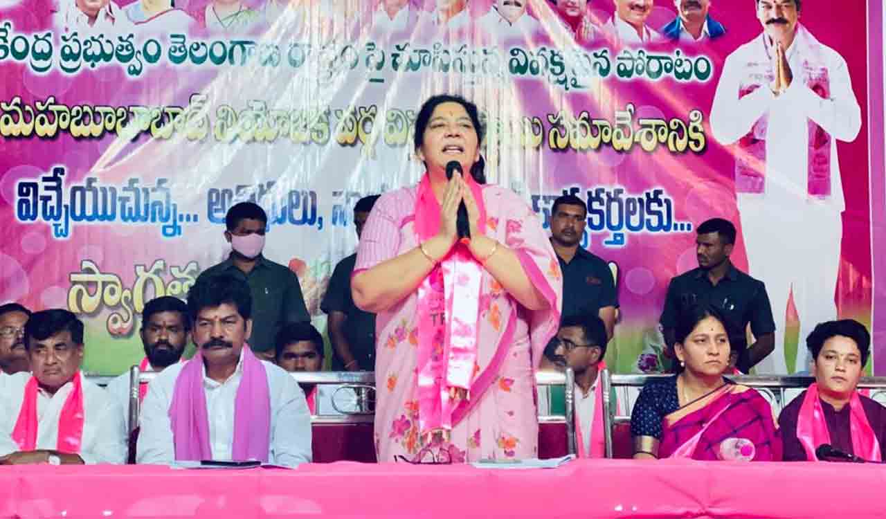 అలాంటి వ్యక్తి ఆ శాఖకు మంత్రిగా ఉండటం దురదృష్టకరం : మంత్రి సత్యవతి