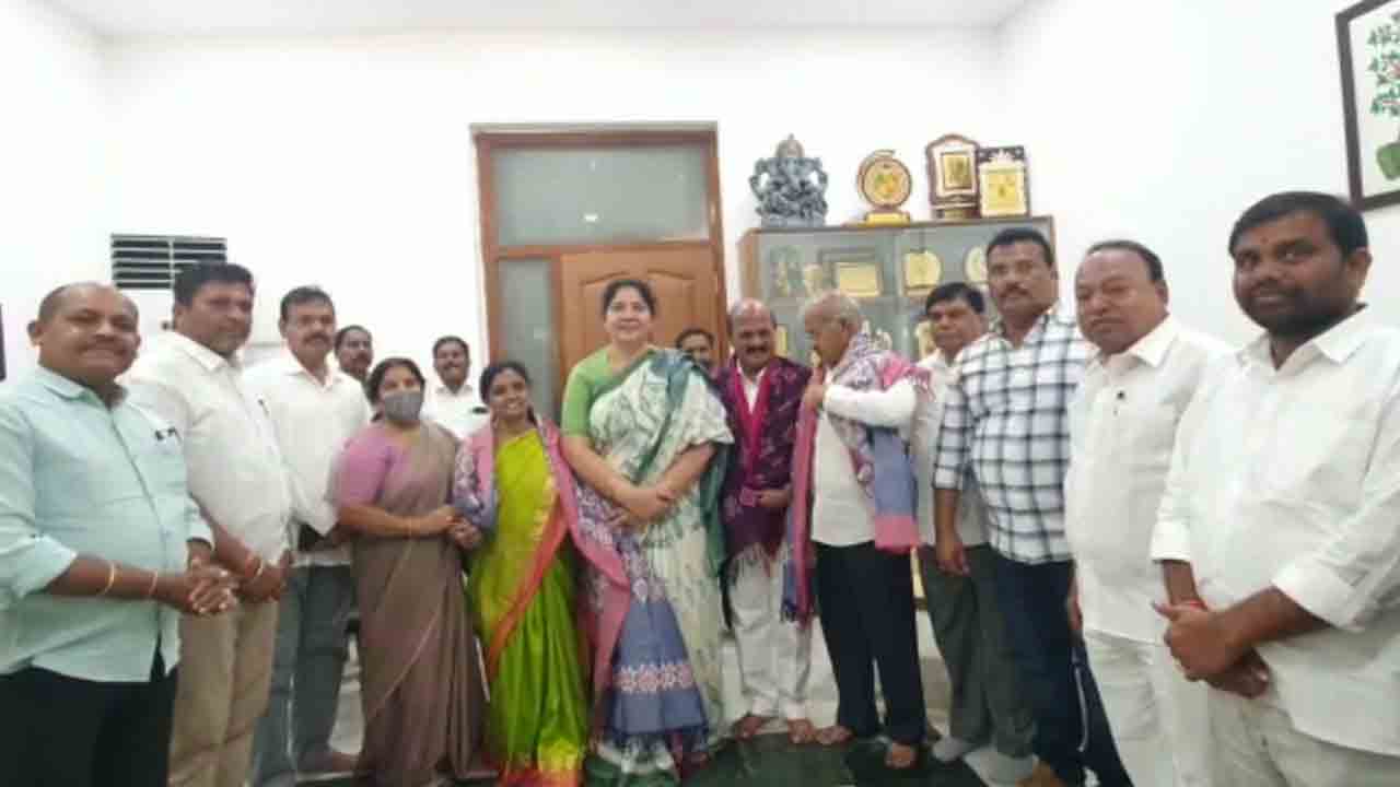 ఆ విషయం రాష్ట్ర పరిధిలో ఉంటే..కేంద్రం ఎందుకు చెప్పడం లేదు : మంత్రి సత్యవతి