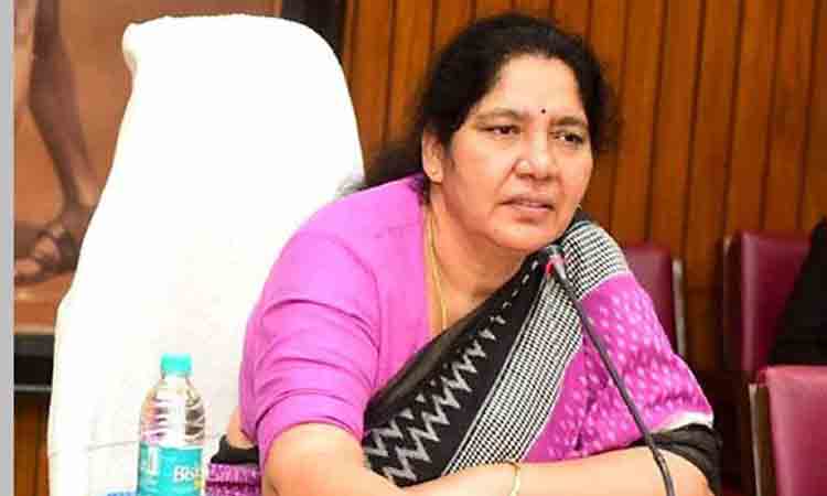 ఆ విద్యార్థులకు ఎలాంటి ఇబ్బంది లేదు..మెరుగైన వైద్యం అందిస్తున్నాం : మంత్రి సత్యవతి