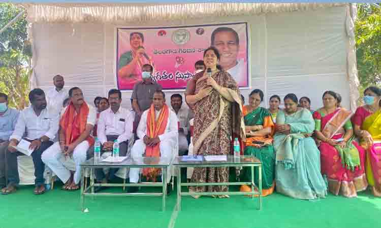 గిరిజనుల సంక్షేమానికి ప్రభుత్వం కృషి : మంత్రి సత్యవతి