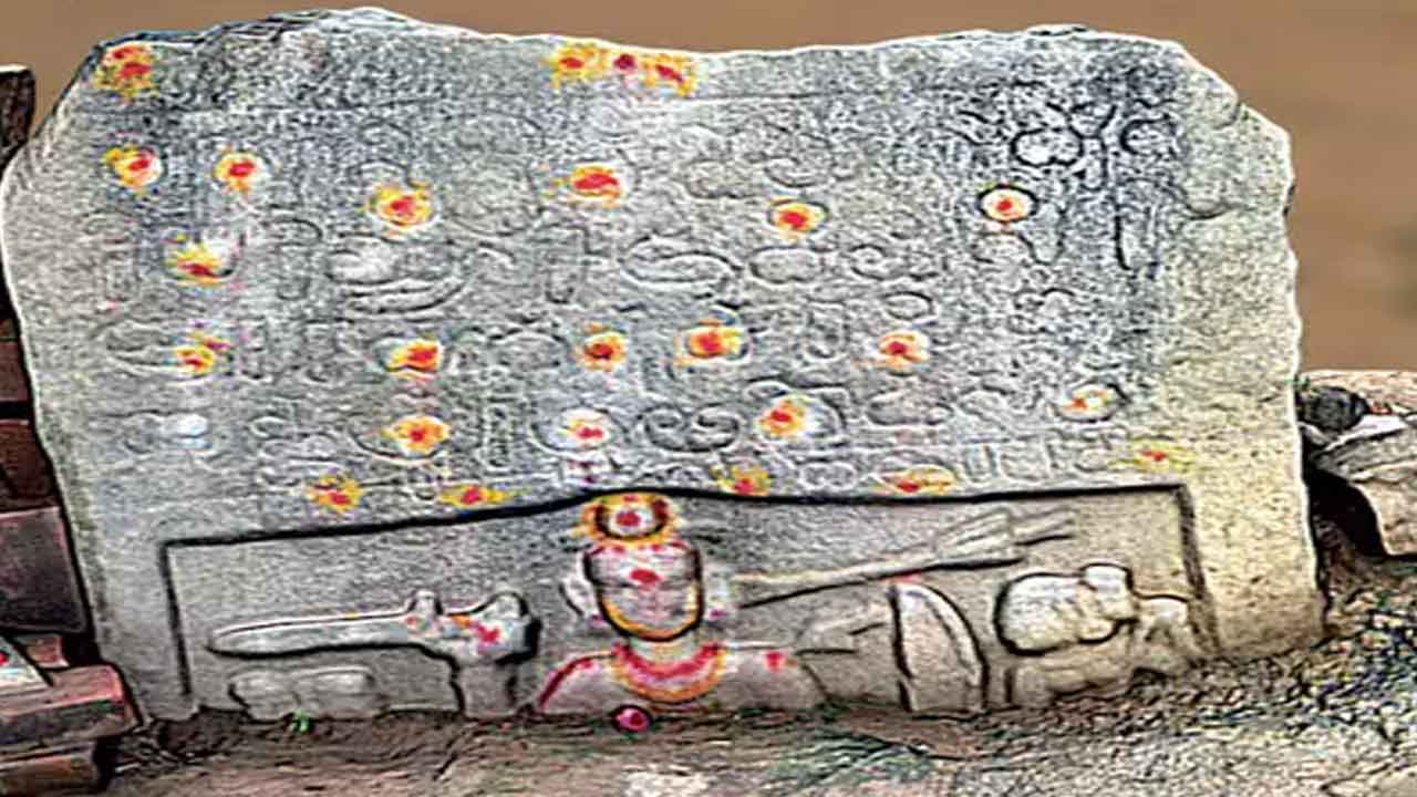 సతీసహగమనం గురించి తెలిపిన మొదటి శాసనం ఏది?