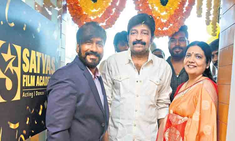 యాక్టింగ్‌లో శిక్షణ కోసం..