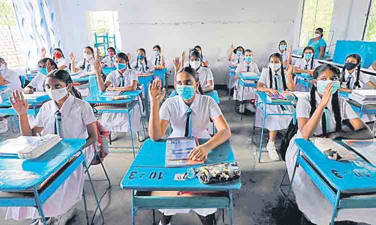 పేపర్ కొనడానికి డబ్బుల్లేక శ్రీలంకలో పరీక్షలు రద్దు