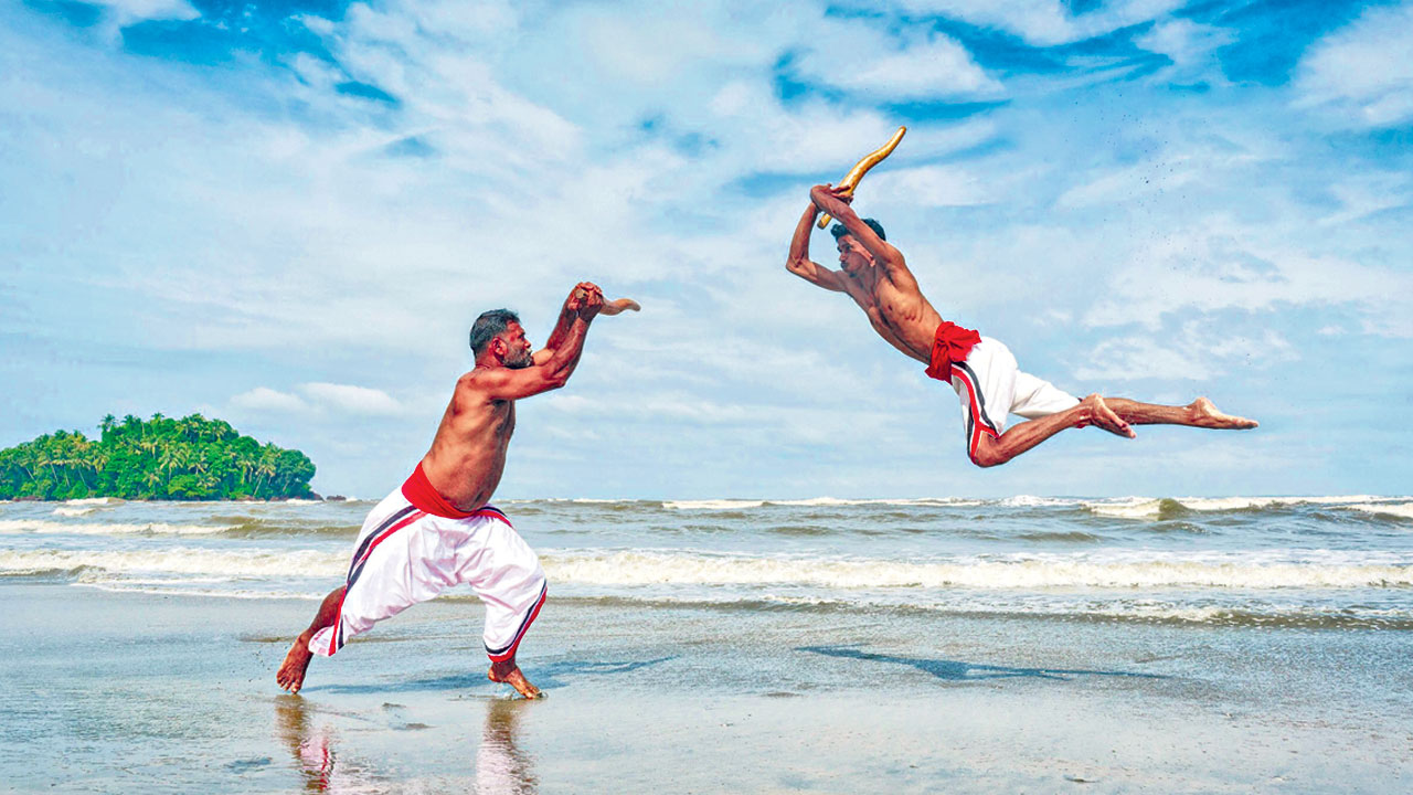 ఈ యుద్ధ క‌ళ తెలిసి చేతిలో కర్ర ఉంటే.. ఐదారుగురు తోడున్నట్టే