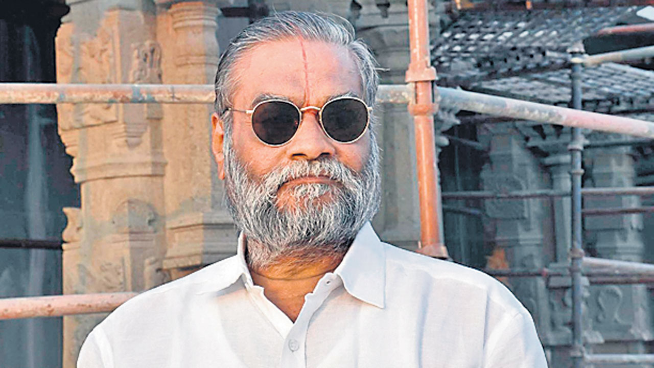 యాదాద్రి పున‌ర్నిర్మాణానికి ఎలాంటి శిల‌ల‌ను వాడారు? ఎంత‌మంది శిల్పులు ప‌నిచేశారు.. స్థ‌ప‌తి సుంద‌ర రాజ‌న్ చెప్పిన విశేషాలివి..