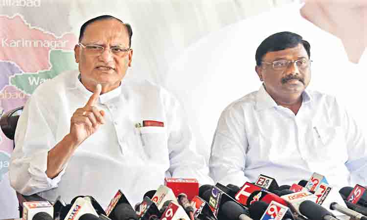 బండి సంజయ్‌కి రాజ్యాంగం తెలియదు