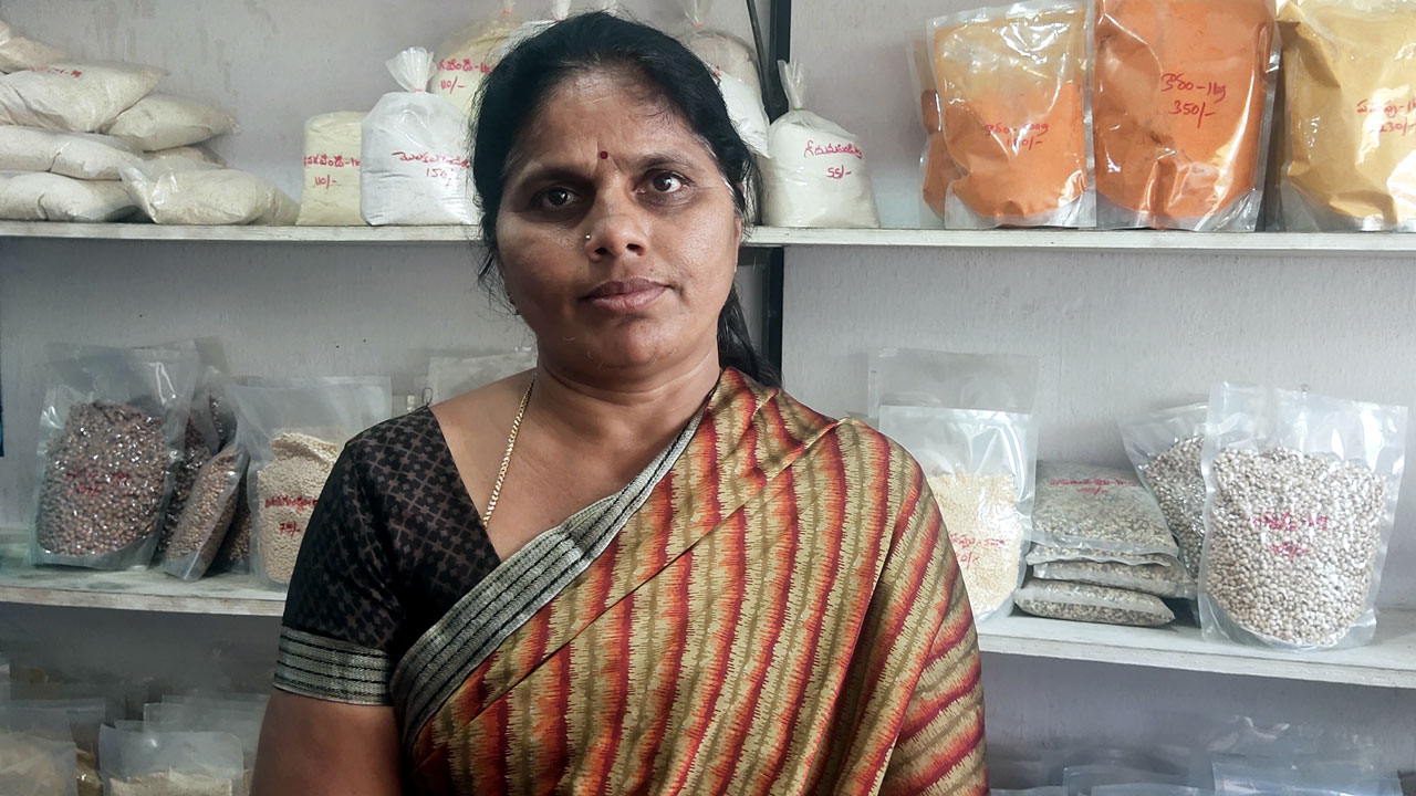 చ‌పాతీలు చేస్తుండ‌గా గోధుమ పిండి ర‌బ్బ‌రులా సాగింద‌ని.. త‌న గ‌మ్యాన్నే మార్చేసుకుంది