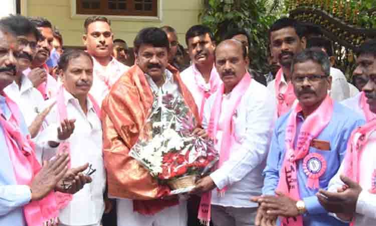 ప్రభుత్వ ఉద్యోగులకు అండగా ఉంటాం : మంత్రి తలసాని