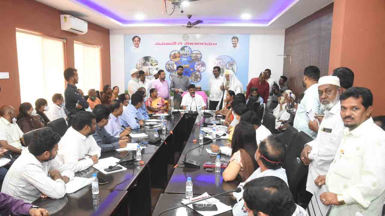 రంజాన్‌ పండుగ ఏర్పాట్లు పక్కాగా చేపట్టాలి : మంత్రి తలసాని