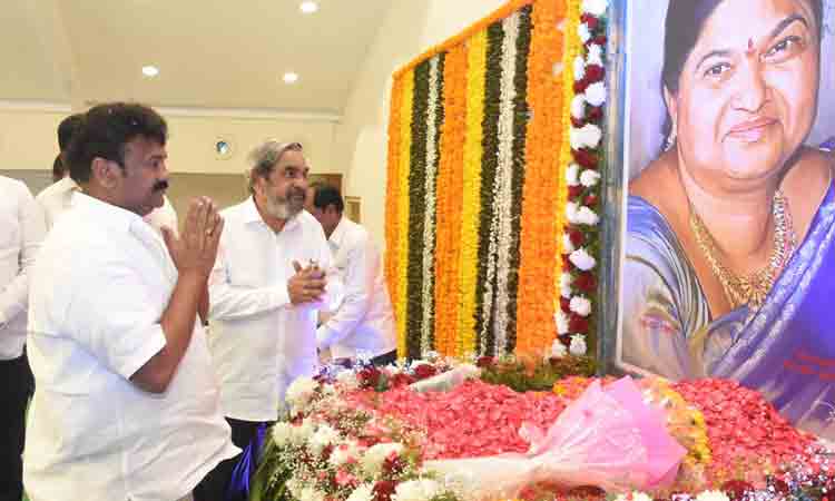 అల్లం పద్మకు నివాళులు అర్పించిన మంత్రి తలసాని