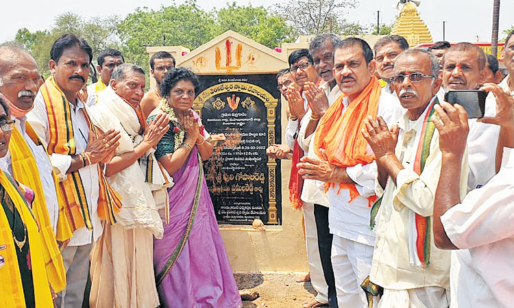 వేట వేంకటేశ్వరుడికి ఎన్నారై 1.05 కోట్ల విరాళం